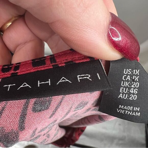 Tahari | Red/Black Top - Picture 4 of 5